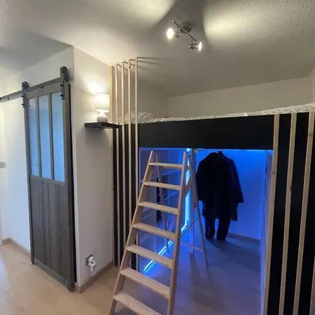 De 25 M² A Apartment